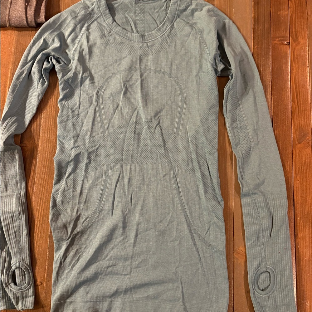 Lululemon Women’s Grey Long Sleeve Shirt